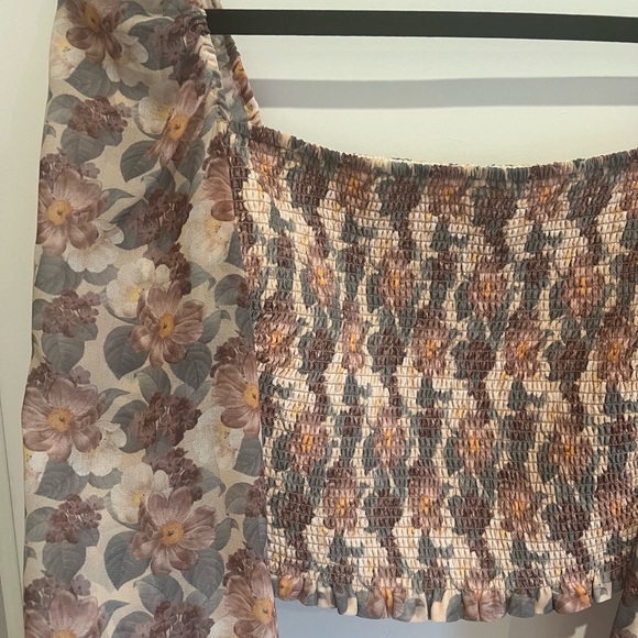 Aritzia Wilfred Saga blouse in wheat/basalt grey. Size S. - Picture 2 of 5